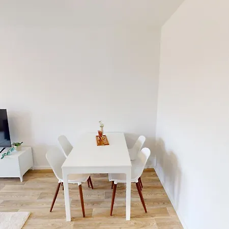 Hier Ist Platz Fuer Vier, Nur 200m Bis Zur Haltestelle Der Linie 5 Apartment *