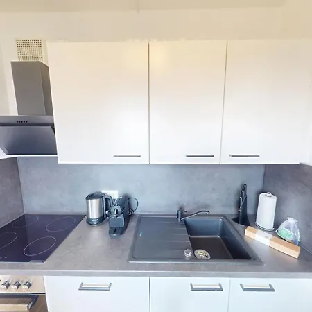 Hier Ist Platz Fuer Vier, Nur 200m Bis Zur Haltestelle Der Linie 5, Wlan