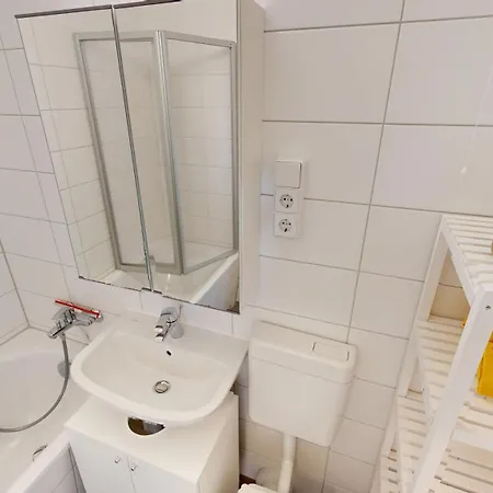Hier Ist Platz Fuer Vier, Nur 200m Bis Zur Haltestelle Der Linie 5 Apartment Chemnitz