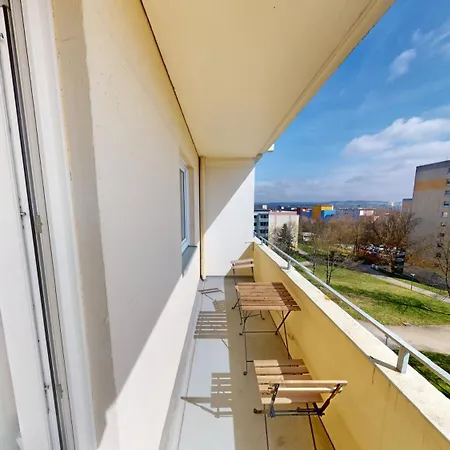 Hier Ist Platz Fuer Vier, Nur 200m Bis Zur Haltestelle Der Linie 5, Wlan *