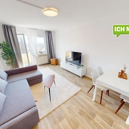 Apartment Hier Ist Platz Fuer Vier, Nur 200m Bis Zur Haltestelle Der Linie 5 Chemnitz