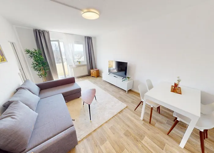 Hier Ist Platz Fuer Vier, Nur 200m Bis Zur Haltestelle Der Linie 5, Wlan *